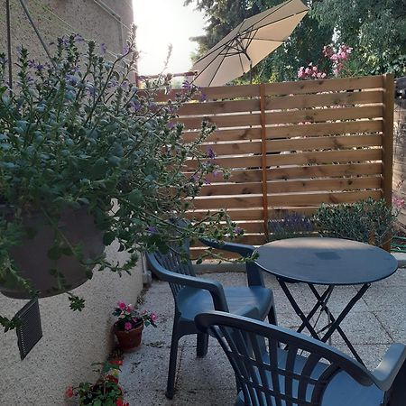 Hotel Location saisonnière avec piscine et terrasse au pied du luberon à Lauris Extérieur photo