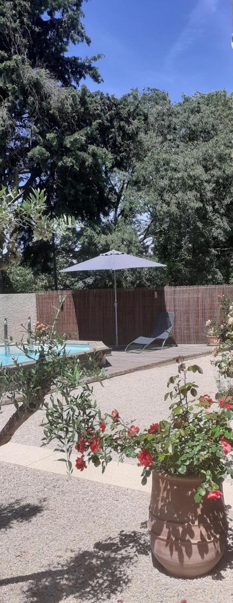 Hotel Location saisonnière avec piscine et terrasse au pied du luberon à Lauris Extérieur photo