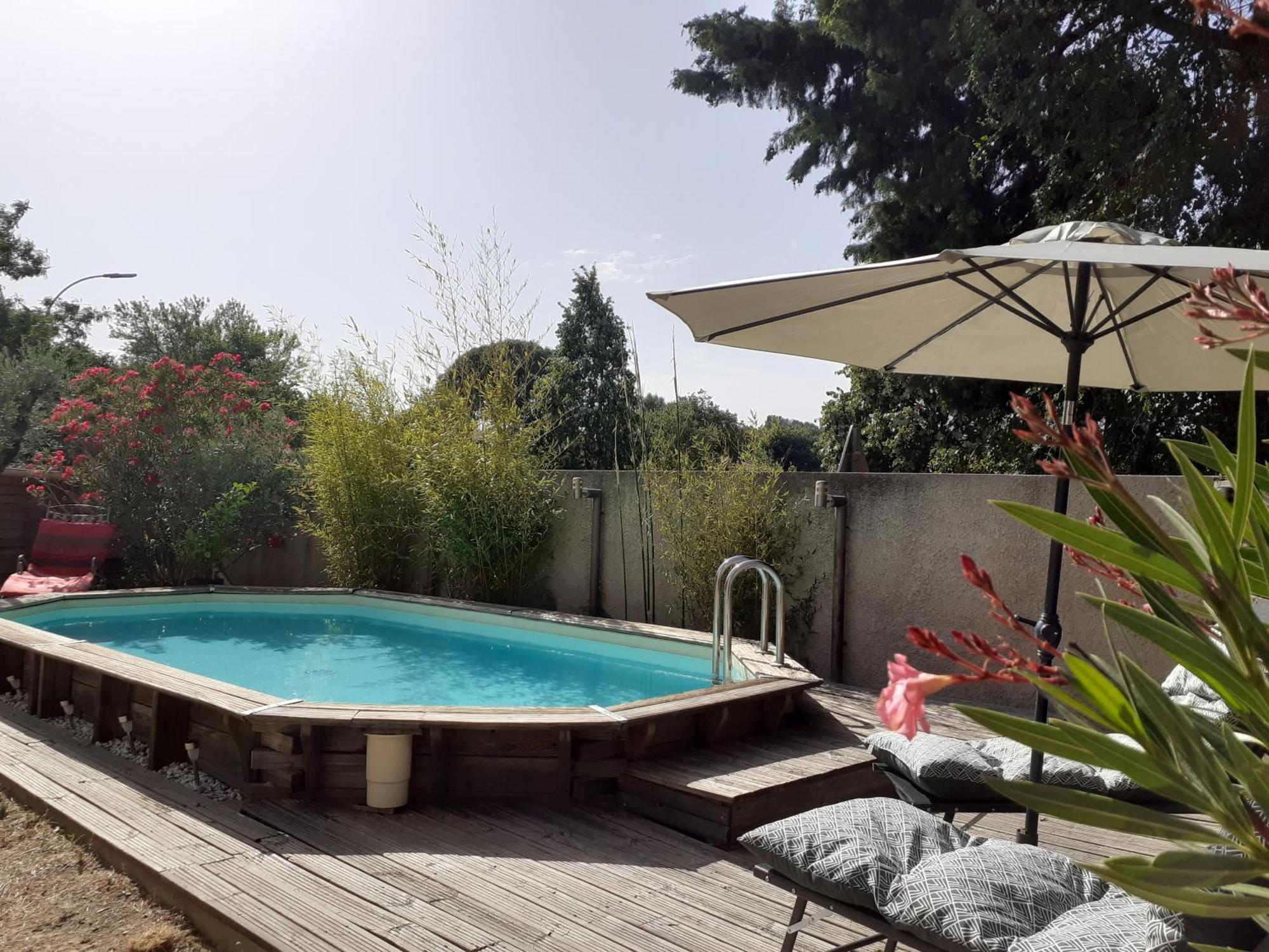 Hotel Location saisonnière avec piscine et terrasse au pied du luberon à Lauris Extérieur photo